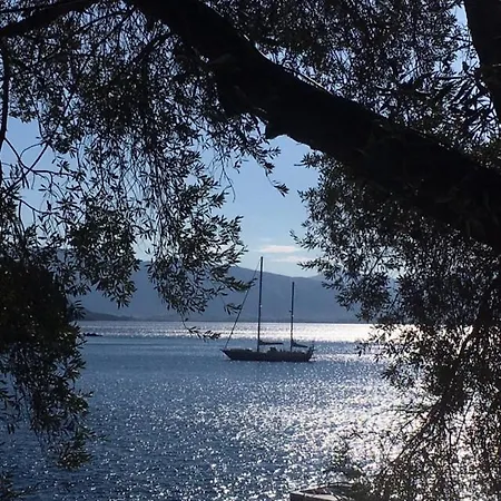 Konukevi Maria Corfu Loustri